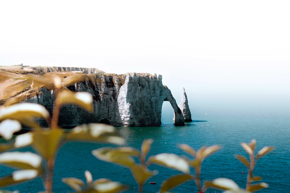 Photo d'Etretat dans le bleu de l'ocean